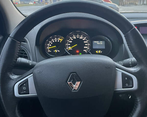 Серый Рено Меган, объемом двигателя 1.6 л и пробегом 188 тыс. км за 6700 $, фото 12 на Automoto.ua