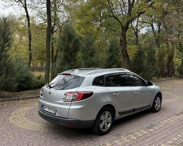 Рено Меган 2011 в Запорожье на Automoto.ua Серый Рено Меган, объемом двигателя 1.46 л и пробегом 251 тыс. км за 6400 $, фото 5 на Automoto.ua