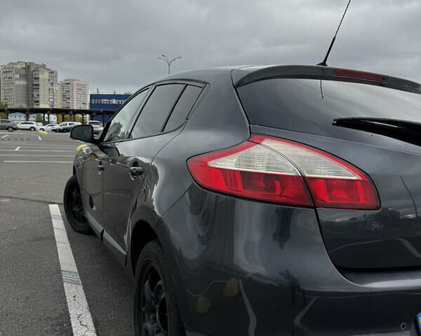Рено Меган 2011 в Киеве на Automoto.ua Серый Рено Меган, объемом двигателя 1.5 л и пробегом 248 тыс. км за 6800 $, фото 5 на Automoto.ua