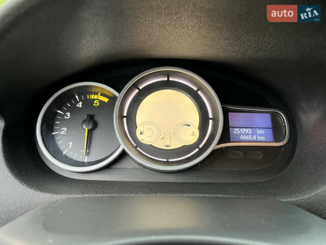 Сірий Рено Меган, об'ємом двигуна 1.5 л та пробігом 251 тис. км за 6200 $, фото 12 на Automoto.ua