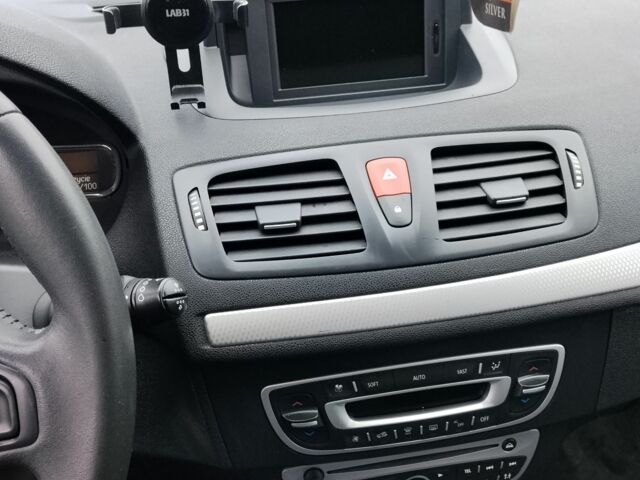 Серый Рено Меган, объемом двигателя 0 л и пробегом 230 тыс. км за 7100 $, фото 8 на Automoto.ua