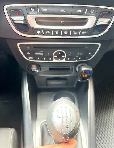 Рено Меган 2011 в Виннице на Automoto.ua Серый Рено Меган, объемом двигателя 1.6 л и пробегом 279 тыс. км за 6700 $, фото 10 на Automoto.ua