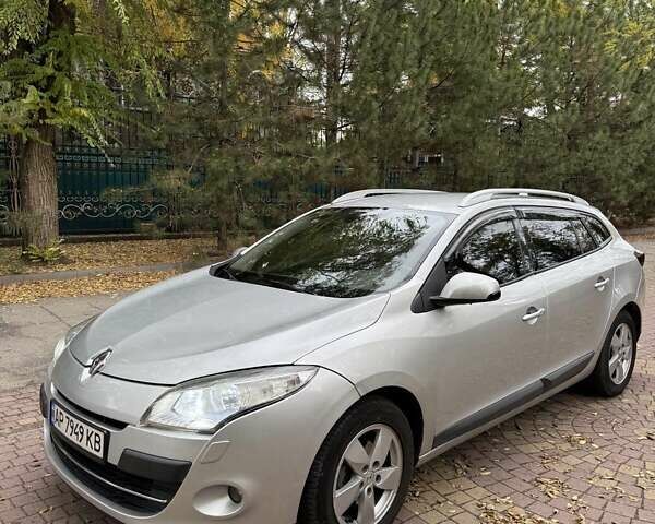 Рено Меган 2011 в Запорожье на Automoto.ua Серый Рено Меган, объемом двигателя 1.46 л и пробегом 251 тыс. км за 6400 $, фото 3 на Automoto.ua