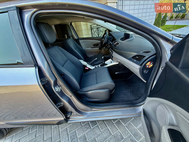 Сірий Рено Меган, об'ємом двигуна 1.46 л та пробігом 221 тис. км за 6100 $, фото 56 на Automoto.ua