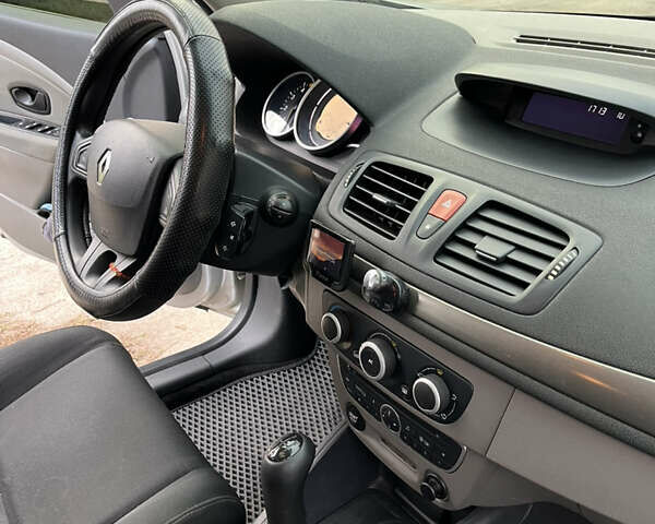 Сірий Рено Меган, об'ємом двигуна 1.5 л та пробігом 251 тис. км за 6200 $, фото 11 на Automoto.ua