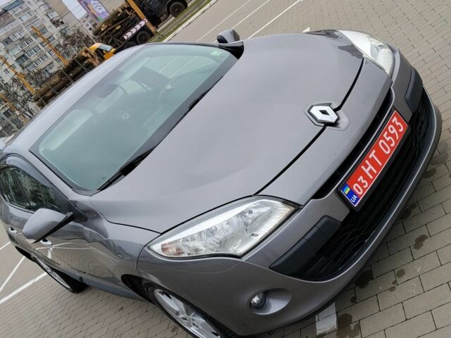 Серый Рено Меган, объемом двигателя 0 л и пробегом 230 тыс. км за 7100 $, фото 1 на Automoto.ua