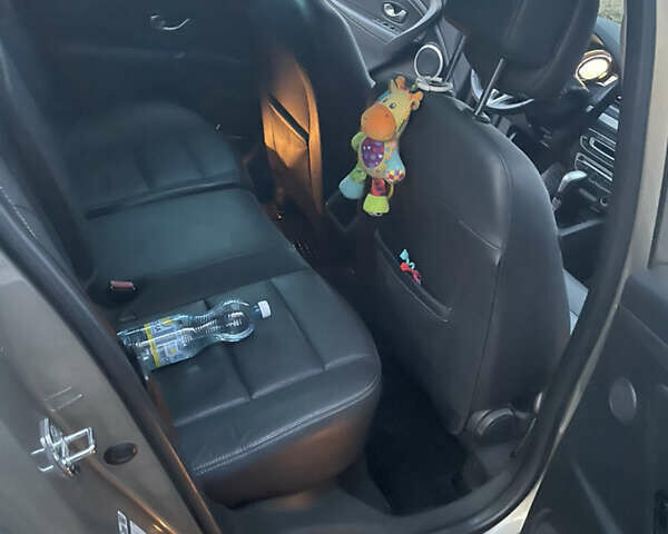 Сірий Рено Меган, об'ємом двигуна 1.46 л та пробігом 255 тис. км за 7700 $, фото 16 на Automoto.ua