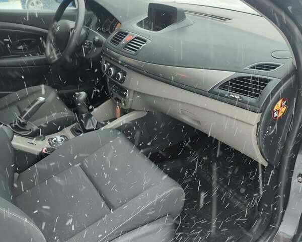 Серый Рено Меган, объемом двигателя 1.46 л и пробегом 296 тыс. км за 7000 $, фото 20 на Automoto.ua