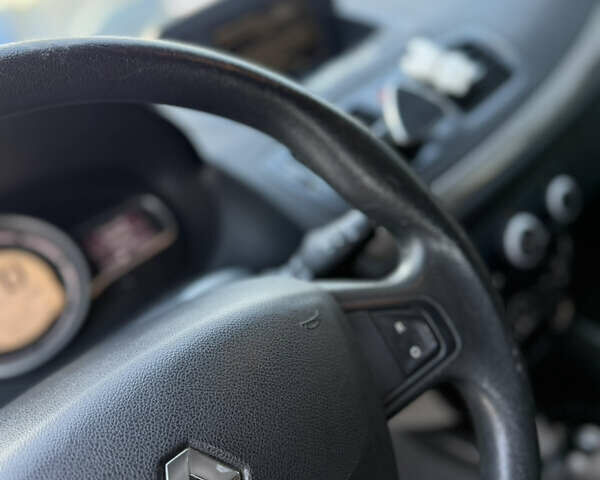 Серый Рено Меган, объемом двигателя 1.5 л и пробегом 240 тыс. км за 6250 $, фото 37 на Automoto.ua