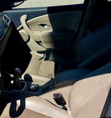 Серый Рено Меган, объемом двигателя 1.9 л и пробегом 320 тыс. км за 6300 $, фото 4 на Automoto.ua