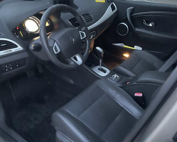 Сірий Рено Меган, об'ємом двигуна 1.46 л та пробігом 255 тис. км за 7700 $, фото 12 на Automoto.ua