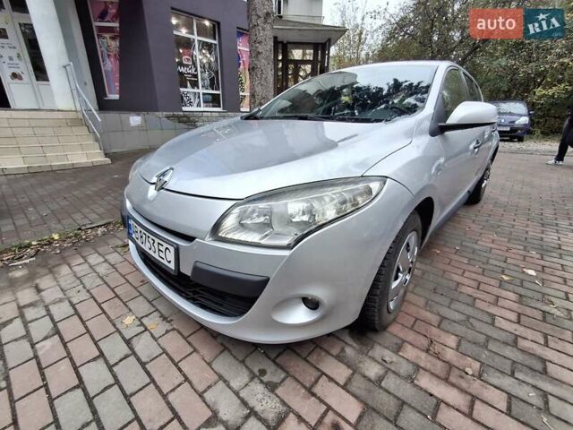 Рено Меган 2011 в Виннице на Automoto.ua Серый Рено Меган, объемом двигателя 1.46 л и пробегом 220 тыс. км за 6300 $, фото 11 на Automoto.ua