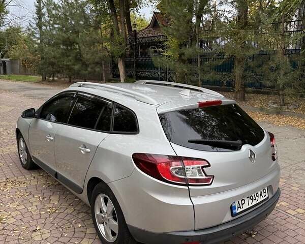 Рено Меган 2011 в Запорожье на Automoto.ua Серый Рено Меган, объемом двигателя 1.46 л и пробегом 251 тыс. км за 6400 $, фото 6 на Automoto.ua