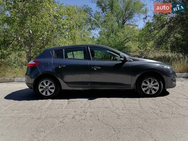 Серый Рено Меган, объемом двигателя 1.46 л и пробегом 190 тыс. км за 7200 $, фото 9 на Automoto.ua