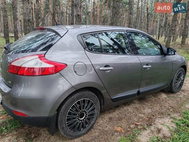 Серый Рено Меган, объемом двигателя 1.46 л и пробегом 255 тыс. км за 7500 $, фото 2 на Automoto.ua