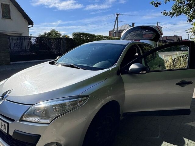 Сірий Рено Меган, об'ємом двигуна 1.6 л та пробігом 234 тис. км за 6000 $, фото 2 на Automoto.ua