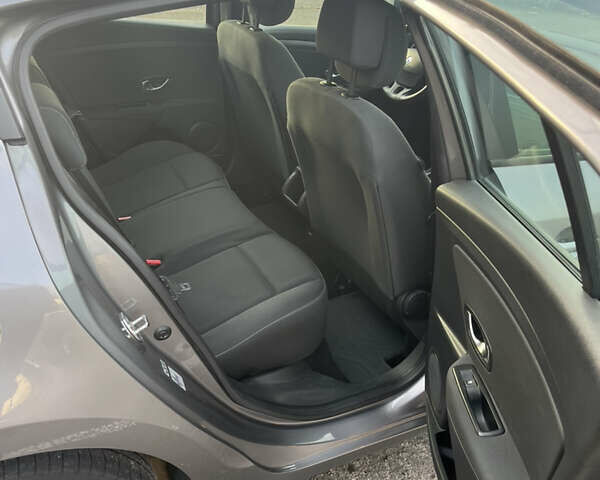 Серый Рено Меган, объемом двигателя 1.5 л и пробегом 211 тыс. км за 7200 $, фото 21 на Automoto.ua