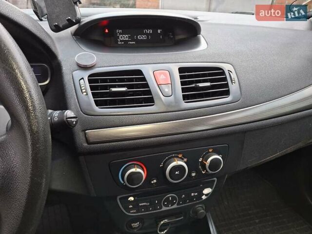 Серый Рено Меган, объемом двигателя 1.6 л и пробегом 231 тыс. км за 6800 $, фото 12 на Automoto.ua