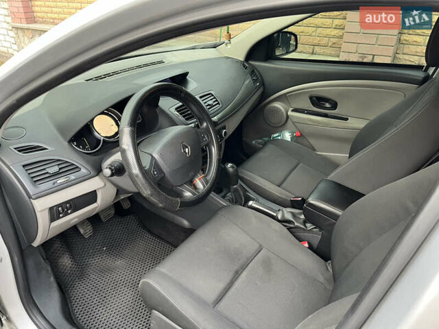 Сірий Рено Меган, об'ємом двигуна 1.5 л та пробігом 251 тис. км за 6200 $, фото 4 на Automoto.ua