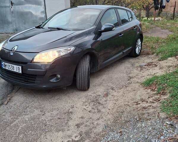 Серый Рено Меган, объемом двигателя 1.6 л и пробегом 231 тыс. км за 6800 $, фото 2 на Automoto.ua