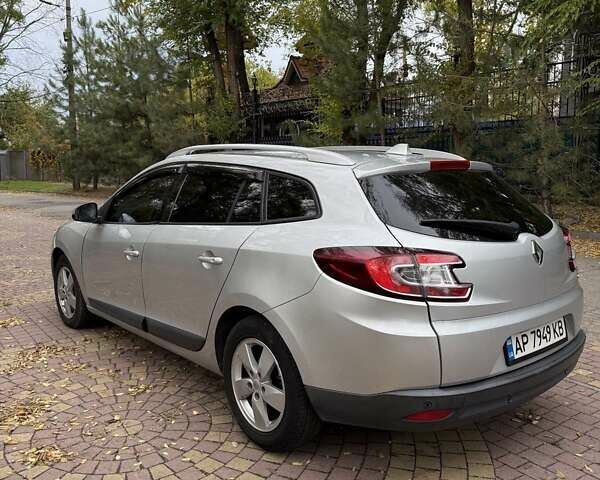 Рено Меган 2011 в Запорожье на Automoto.ua Серый Рено Меган, объемом двигателя 1.46 л и пробегом 251 тыс. км за 6400 $, фото 7 на Automoto.ua