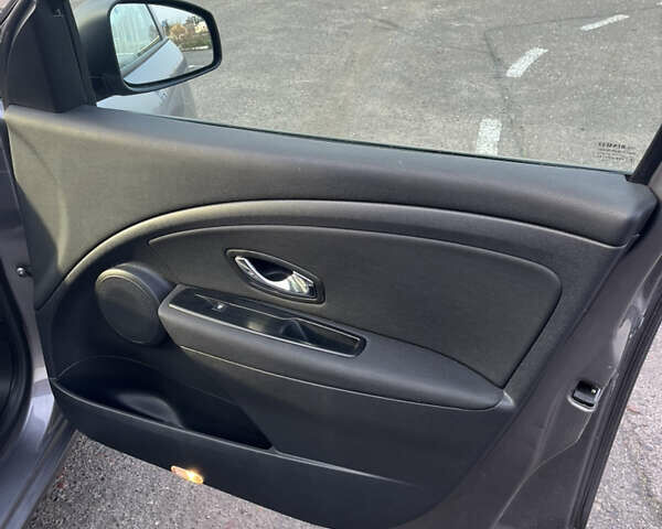 Серый Рено Меган, объемом двигателя 1.5 л и пробегом 211 тыс. км за 7200 $, фото 16 на Automoto.ua