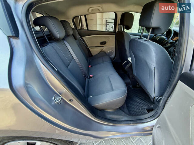 Сірий Рено Меган, об'ємом двигуна 1.46 л та пробігом 221 тис. км за 6100 $, фото 54 на Automoto.ua