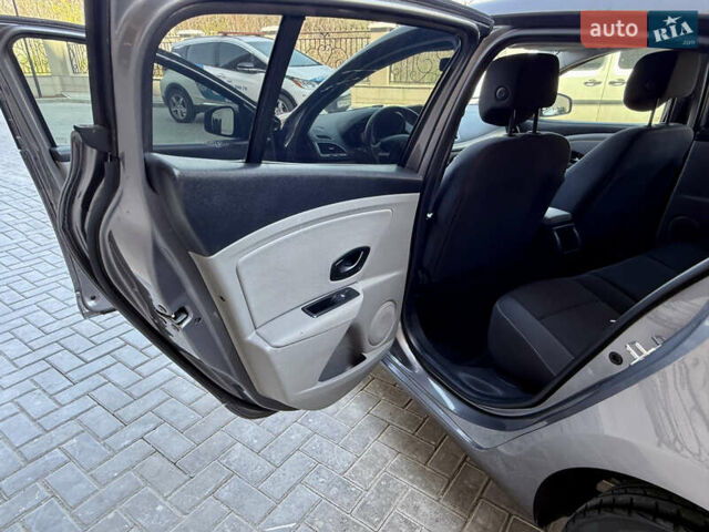 Сірий Рено Меган, об'ємом двигуна 1.46 л та пробігом 221 тис. км за 6100 $, фото 58 на Automoto.ua