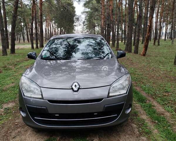 Серый Рено Меган, объемом двигателя 1.46 л и пробегом 255 тыс. км за 7500 $, фото 4 на Automoto.ua