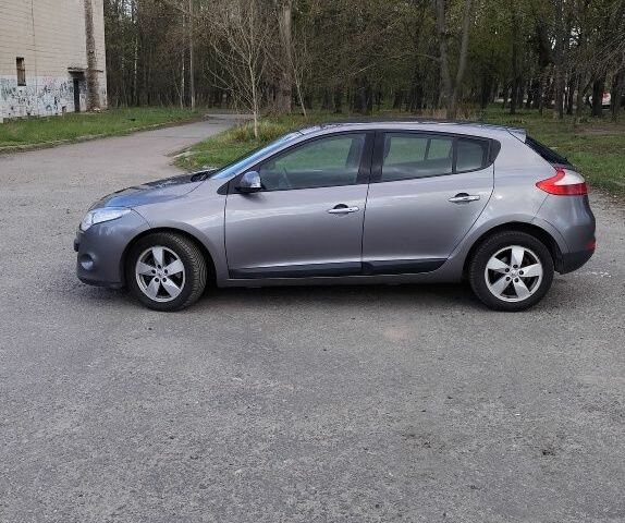 Сірий Рено Меган, об'ємом двигуна 2 л та пробігом 149 тис. км за 8003 $, фото 2 на Automoto.ua