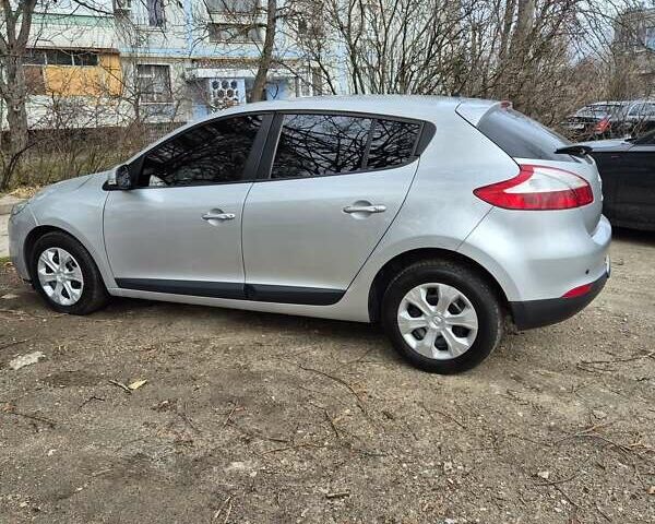 Серый Рено Меган, объемом двигателя 2 л и пробегом 170 тыс. км за 8200 $, фото 4 на Automoto.ua
