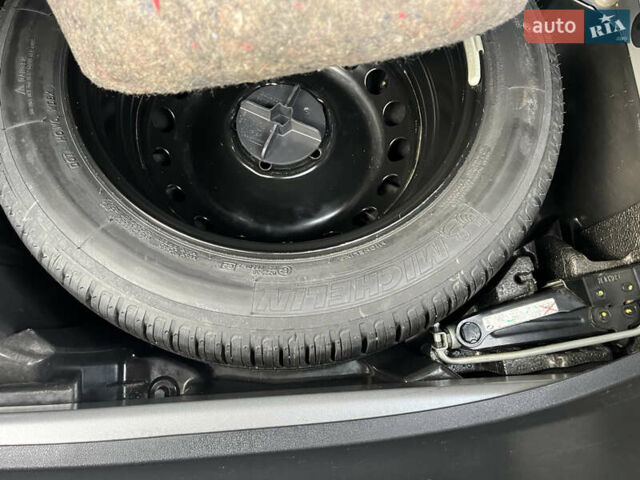 Серый Рено Меган, объемом двигателя 1.5 л и пробегом 211 тыс. км за 7200 $, фото 13 на Automoto.ua