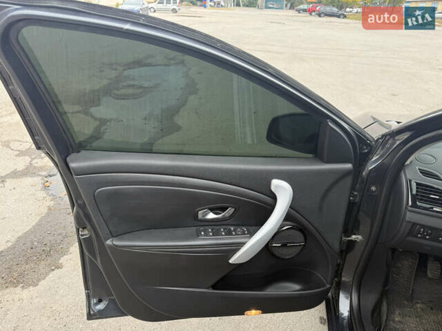 Рено Меган 2011 у Полтаві на Automoto.ua Сірий Рено Меган, об'ємом двигуна 1.46 л та пробігом 287 тис. км за 6600 $, фото 10 на Automoto.ua
