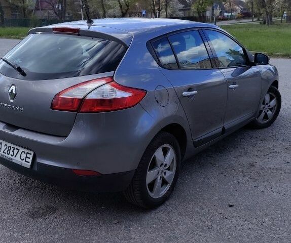 Сірий Рено Меган, об'ємом двигуна 2 л та пробігом 149 тис. км за 8003 $, фото 4 на Automoto.ua