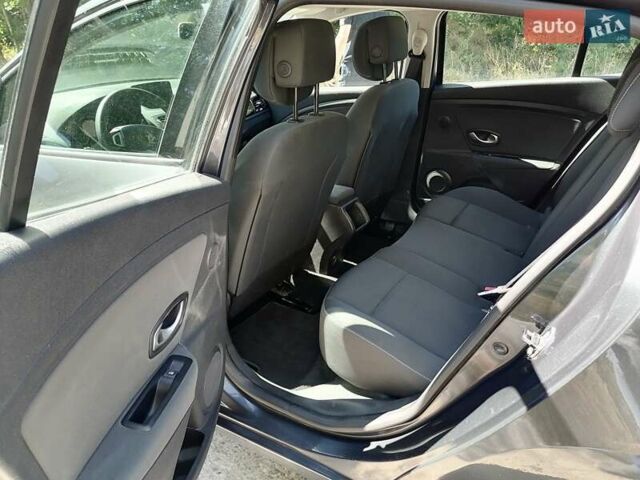 Серый Рено Меган, объемом двигателя 1.46 л и пробегом 190 тыс. км за 7200 $, фото 3 на Automoto.ua