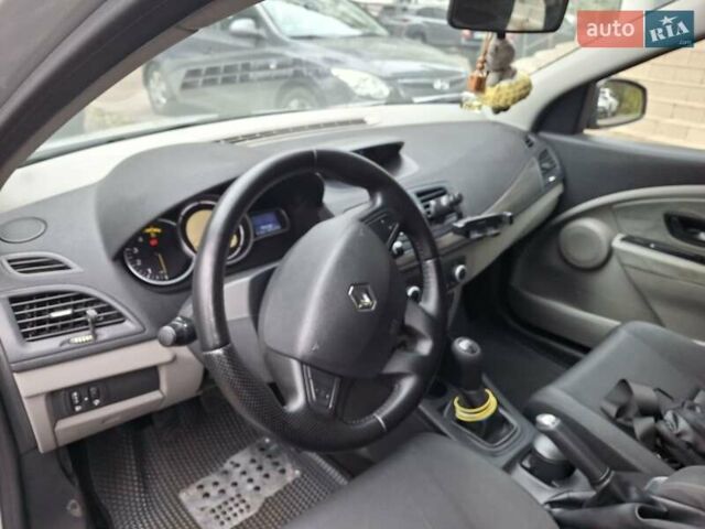 Рено Меган 2011 в Виннице на Automoto.ua Серый Рено Меган, объемом двигателя 1.46 л и пробегом 220 тыс. км за 6300 $, фото 15 на Automoto.ua