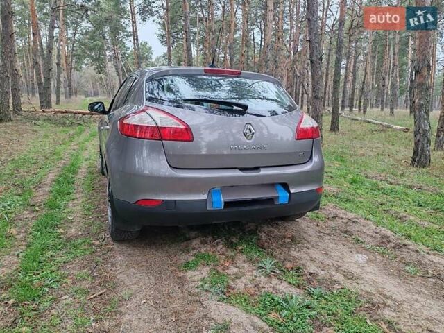 Серый Рено Меган, объемом двигателя 1.46 л и пробегом 255 тыс. км за 7500 $, фото 3 на Automoto.ua