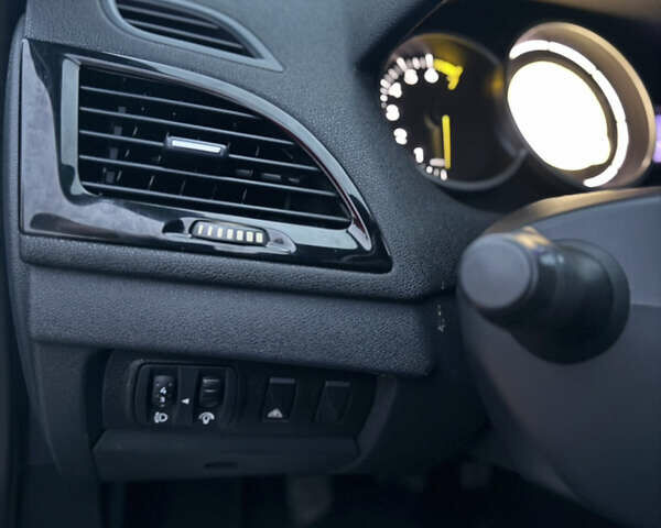 Сірий Рено Меган, об'ємом двигуна 1.4 л та пробігом 178 тис. км за 5700 $, фото 13 на Automoto.ua