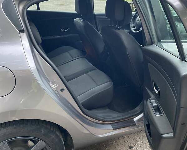 Серый Рено Меган, объемом двигателя 1.46 л и пробегом 275 тыс. км за 6300 $, фото 17 на Automoto.ua