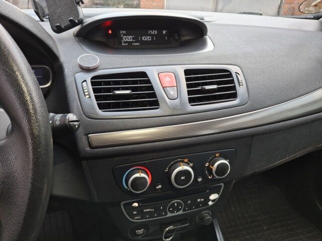 Сірий Рено Меган, об'ємом двигуна 0 л та пробігом 231 тис. км за 6800 $, фото 5 на Automoto.ua