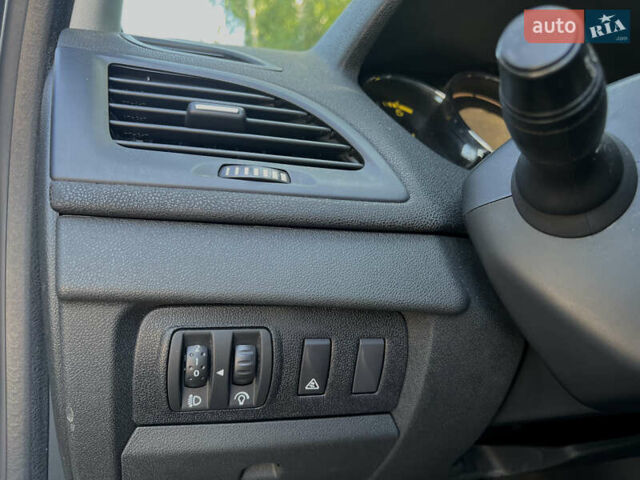 Рено Меган 2012 у Хмельницькому на Automoto.ua Сірий Рено Меган, об'ємом двигуна 1.5 л та пробігом 256 тис. км за 7500 $, фото 10 на Automoto.ua