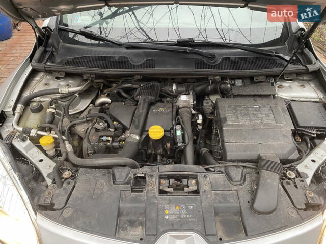 Серый Рено Меган, объемом двигателя 1.5 л и пробегом 375 тыс. км за 5499 $, фото 16 на Automoto.ua