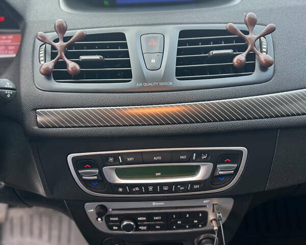 Сірий Рено Меган, об'ємом двигуна 1.6 л та пробігом 138 тис. км за 8300 $, фото 22 на Automoto.ua