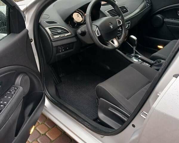 Серый Рено Меган, объемом двигателя 1.5 л и пробегом 241 тыс. км за 7550 $, фото 4 на Automoto.ua