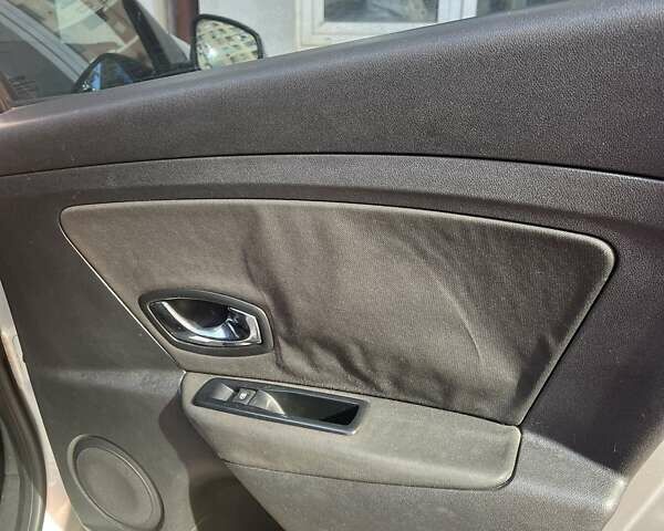 Серый Рено Меган, объемом двигателя 1.5 л и пробегом 470 тыс. км за 5900 $, фото 8 на Automoto.ua