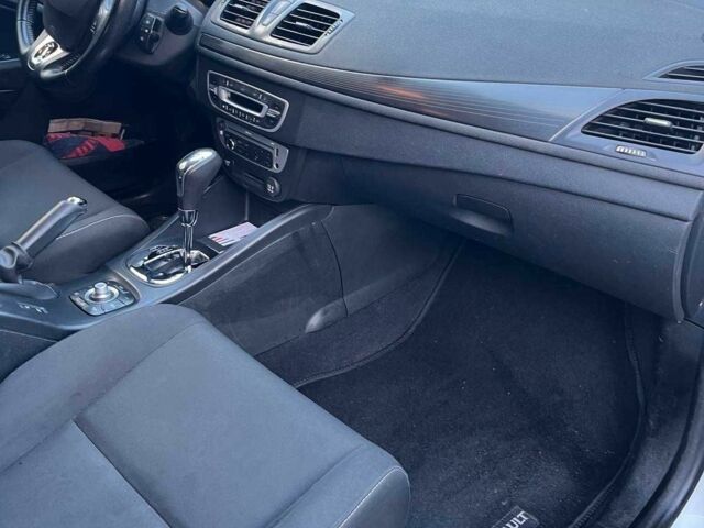 Сірий Рено Меган, об'ємом двигуна 1.5 л та пробігом 360 тис. км за 6900 $, фото 2 на Automoto.ua