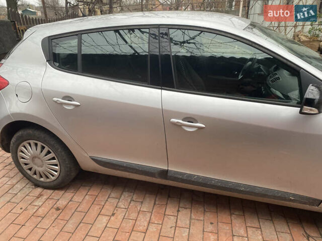 Серый Рено Меган, объемом двигателя 1.5 л и пробегом 375 тыс. км за 5499 $, фото 2 на Automoto.ua