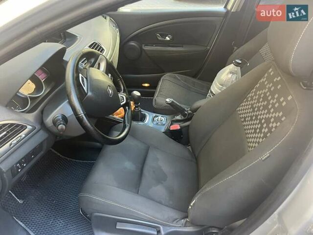 Серый Рено Меган, объемом двигателя 1.5 л и пробегом 470 тыс. км за 5900 $, фото 11 на Automoto.ua