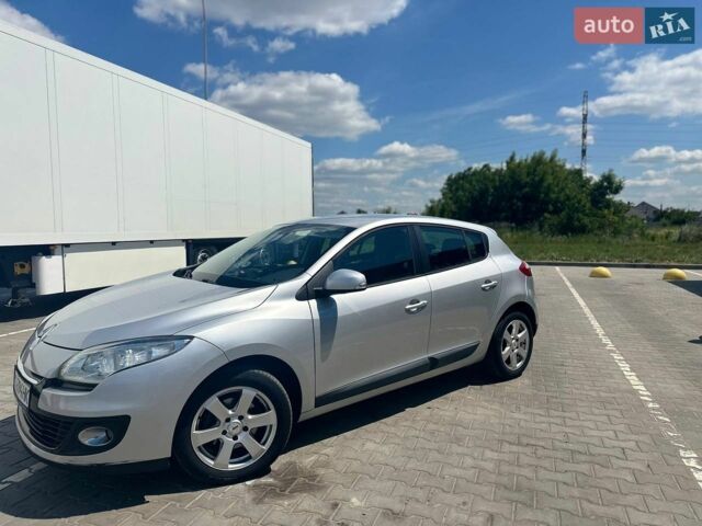 Сірий Рено Меган, об'ємом двигуна 1.5 л та пробігом 247 тис. км за 8000 $, фото 1 на Automoto.ua