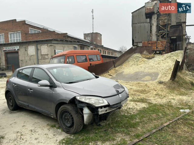 Серый Рено Меган, объемом двигателя 1.5 л и пробегом 327 тыс. км за 3800 $, фото 4 на Automoto.ua